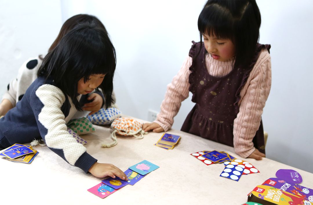 低价拼团丨TOI旅行套装,五款经典桌游,让孩子享受游戏乐趣的同时,还能提高思维力