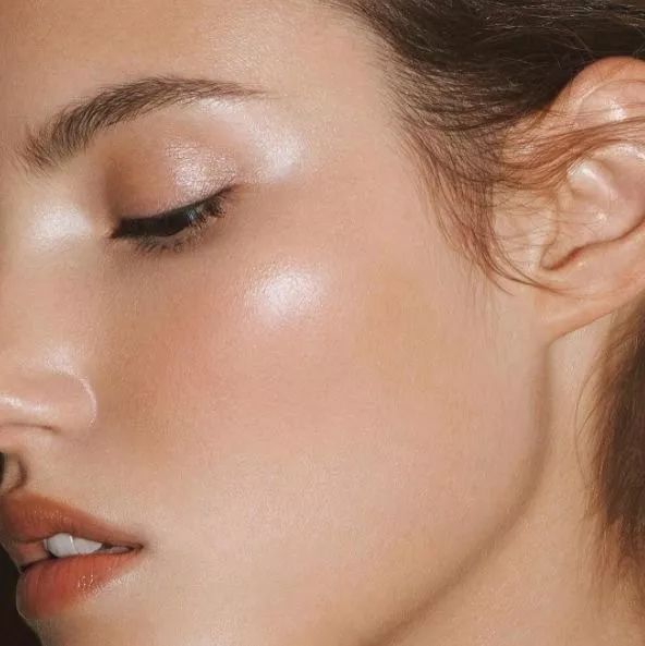 花钱减压｜不看泰剧的人都看了《吹落的树叶》,但某些人看来就是一部《不脱妆的粉底》