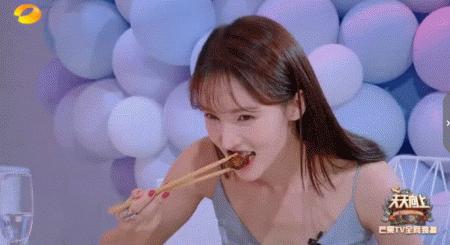 甜妹不如御姐斩男？颜值差不多，为何只有她撩汉总爆好感？