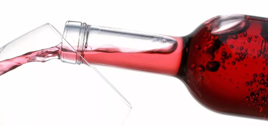 泡酒乌头碱中毒症状轻微,预防自制药酒乌头碱中毒