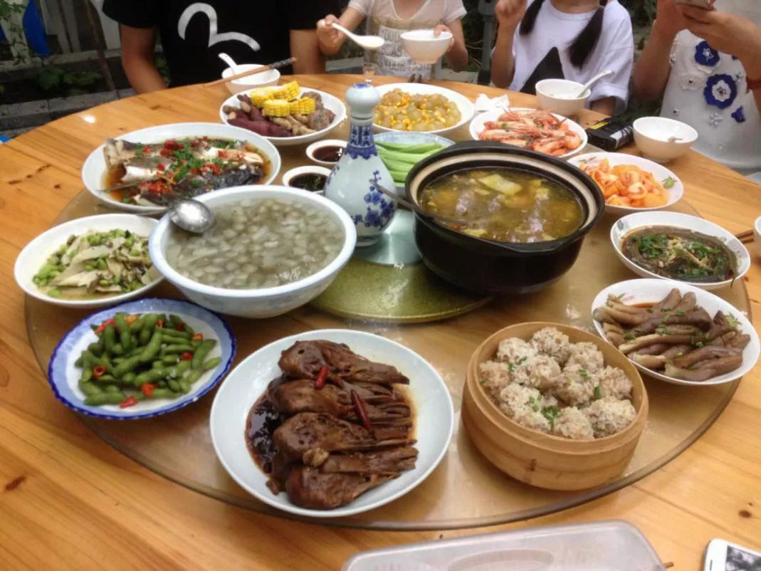 连阿里巴巴都点名！拿奖拿到手软的“葡萄王”来了~入园采摘，尽享千元农家菜