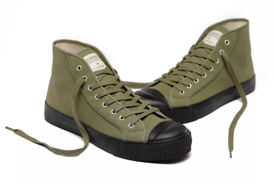 现在的女生找对象不按自身条件找,女孩找对象都看颜值