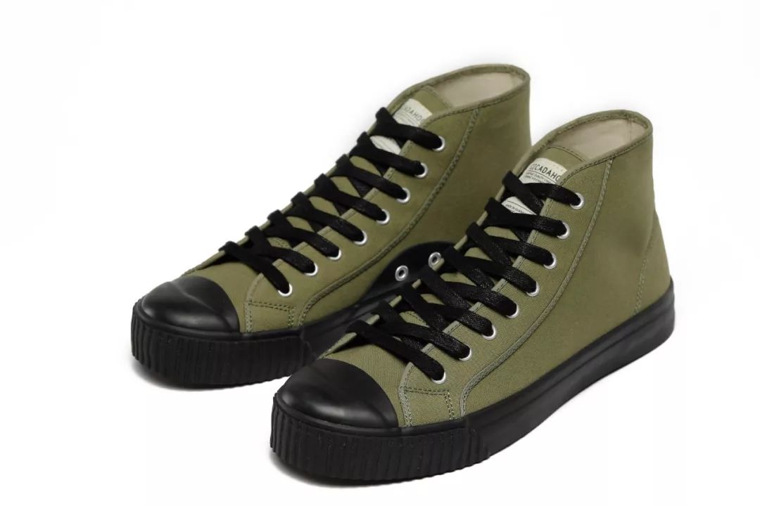 现在的女生找对象不按自身条件找,女孩找对象都看颜值