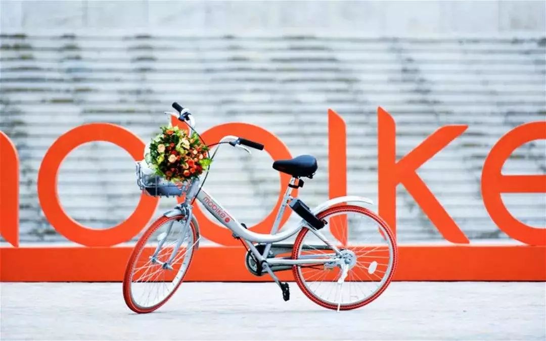 00后小伙开共享汽车,共享租车被扣分不处理