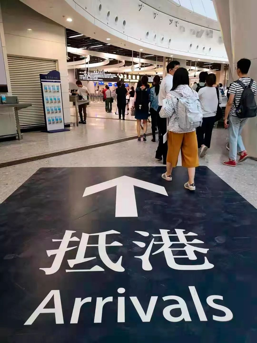 天津首列直达香港高铁到了，看煎饼馃子如何牵手鱼蛋粉