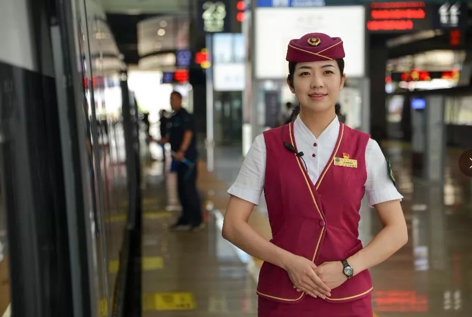 天津首列直达香港高铁到了，看煎饼馃子如何牵手鱼蛋粉