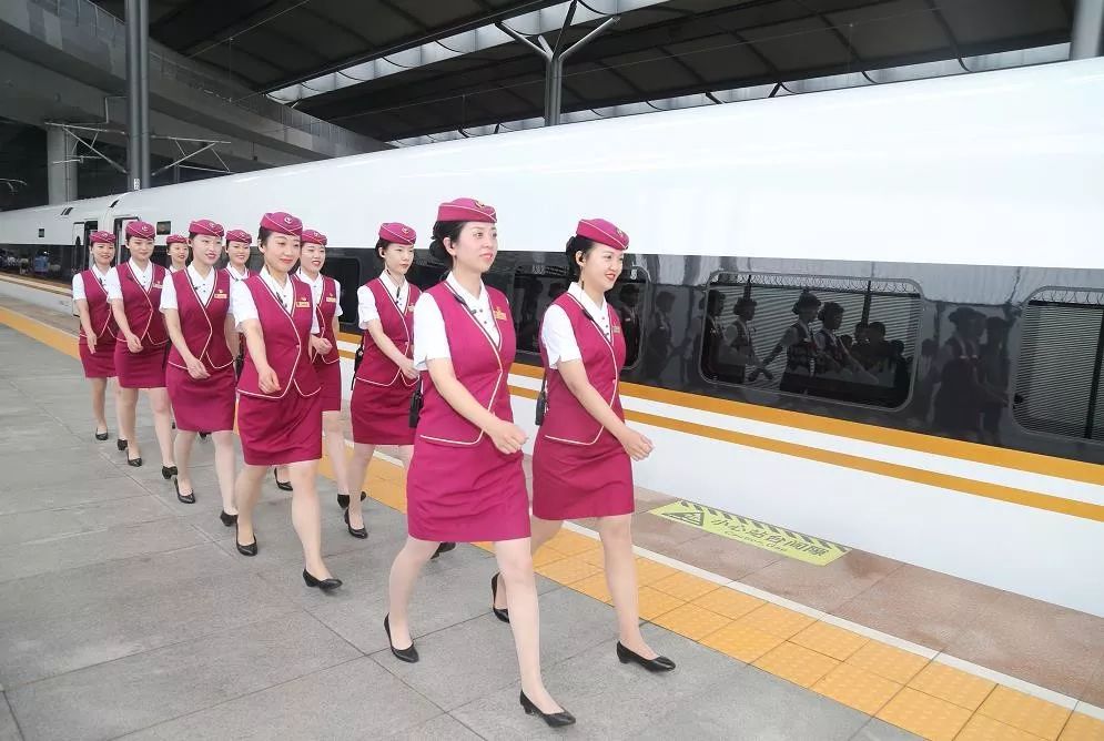 天津首列直达香港高铁到了，看煎饼馃子如何牵手鱼蛋粉