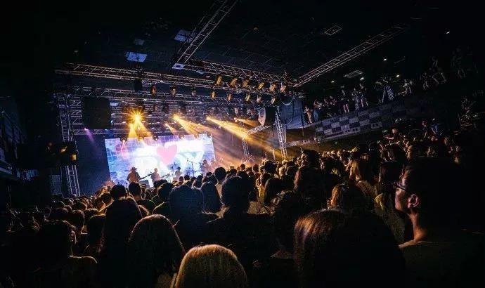 涔愰槦鐜板満livehouse瓒呯噧,鍚勪釜涔愰槦鐨刲ivehouse