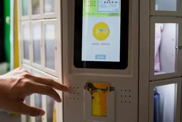 广州公交无人售卖机,公交车上的自动贩卖机