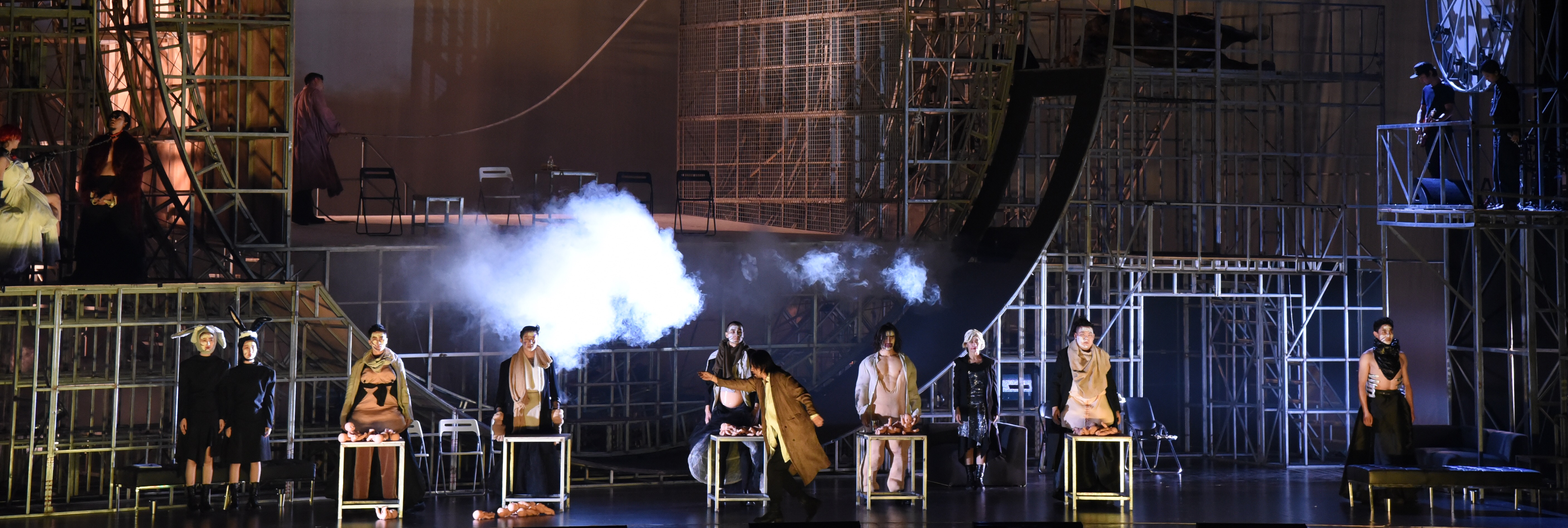 孟京辉:在阿维尼翁收获了一条《茶馆》评价,真喜欢