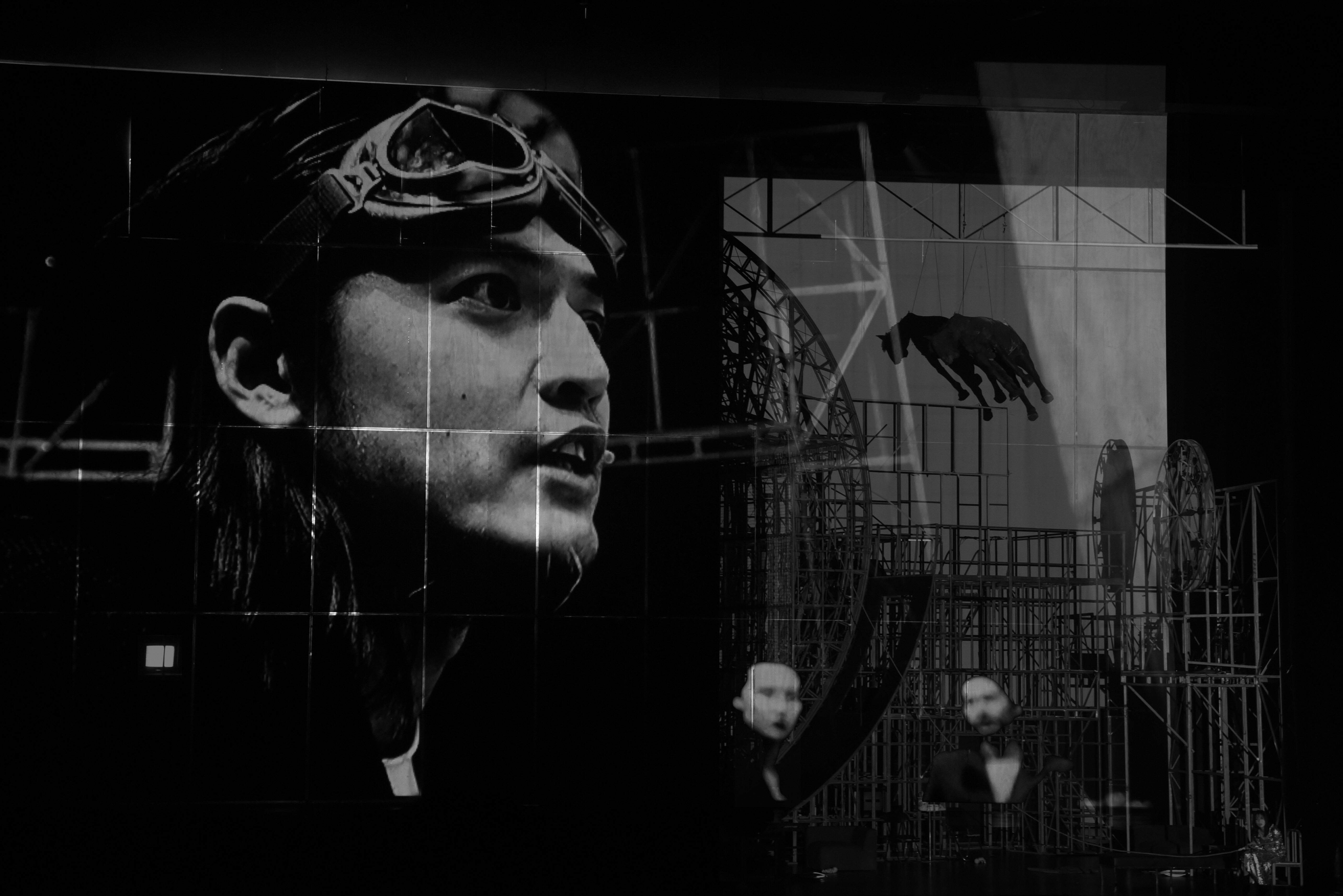 孟京辉:在阿维尼翁收获了一条《茶馆》评价,真喜欢