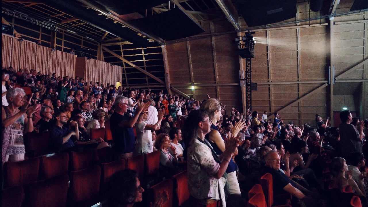 孟京辉:在阿维尼翁收获了一条《茶馆》评价,真喜欢