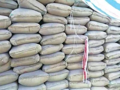 一捏就碎的水泥盖校舍,如此“合格”怎能不让人害怕