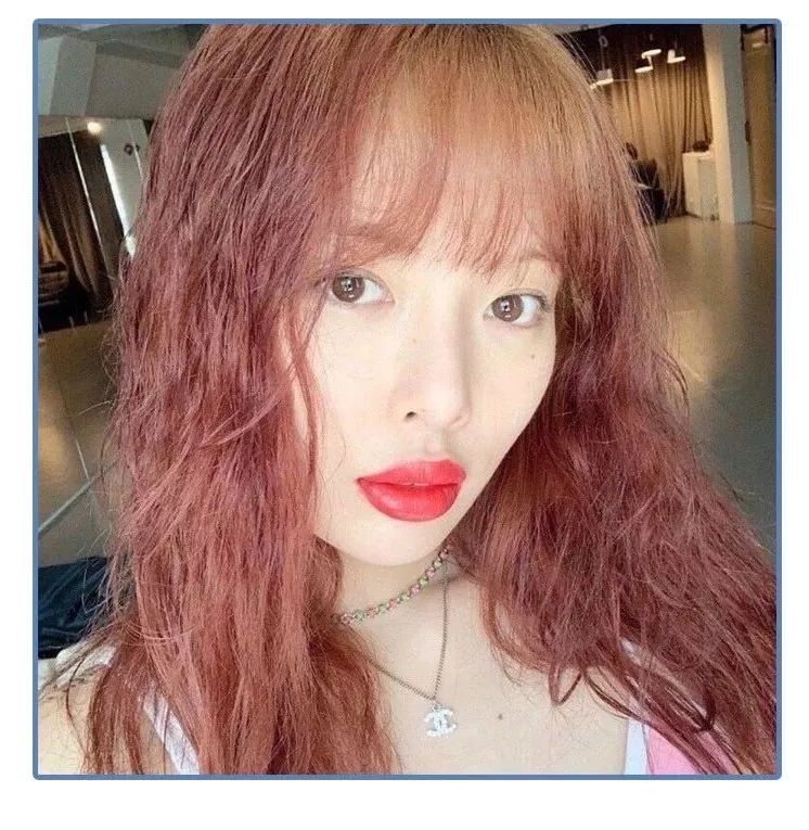 泫雅丰唇后颜值下跌？！但大家都爱这样的“香肠嘴”啊