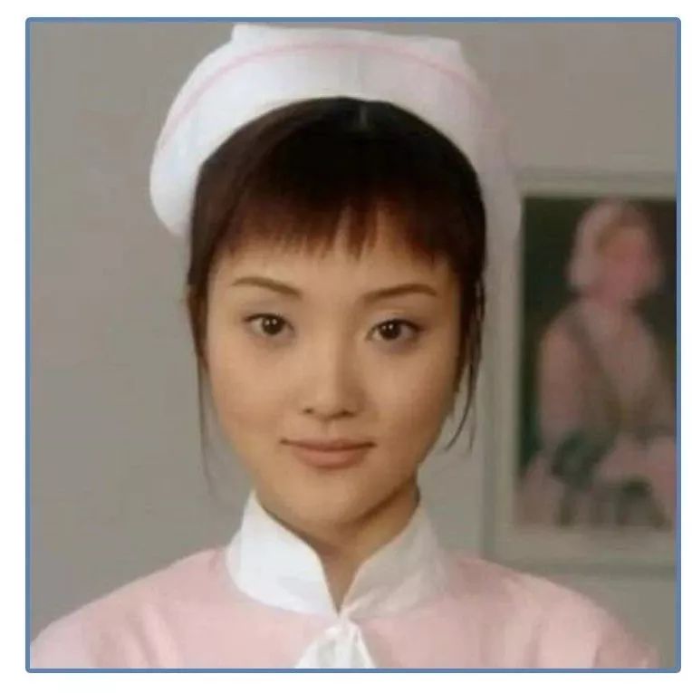 泫雅丰唇后颜值下跌？！但大家都爱这样的“香肠嘴”啊