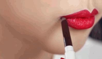 泫雅丰唇后颜值下跌？！但大家都爱这样的“香肠嘴”啊