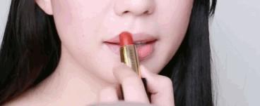 泫雅丰唇后颜值下跌？！但大家都爱这样的“香肠嘴”啊