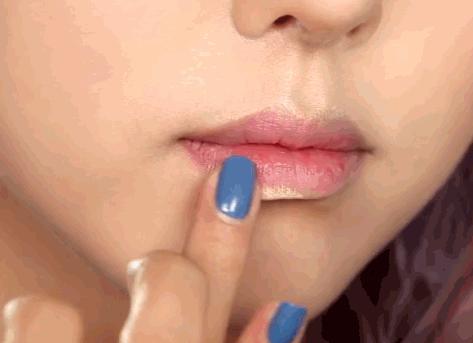 泫雅丰唇后颜值下跌？！但大家都爱这样的“香肠嘴”啊