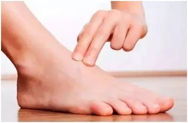 夏天为什么有一条小腿发凉,夏天小腿发凉