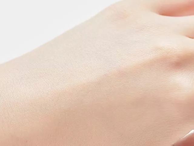 防晒喷雾补货中,防晒喷雾过期没开封