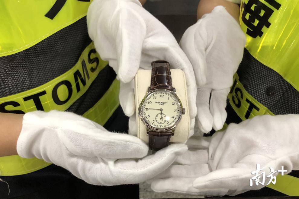查获百达翡丽手表 (海关查获一批百达翡丽手表)