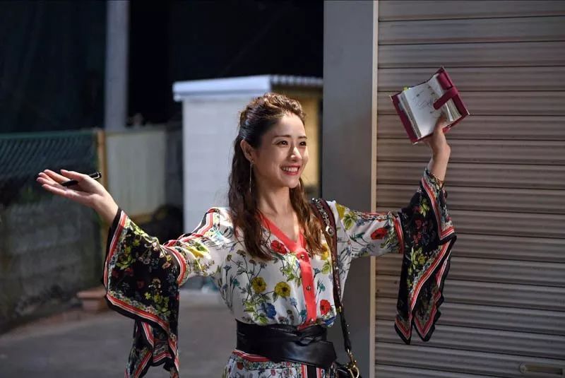 石原里美演中国富婆,石原里美怎么变脸的