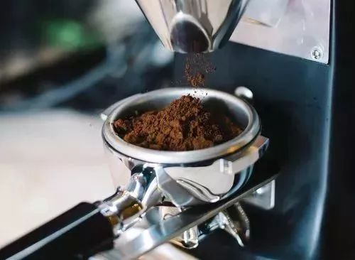 手冲咖啡对咖啡豆研磨要求高吗,咖啡粉没研磨到位还能研磨吗