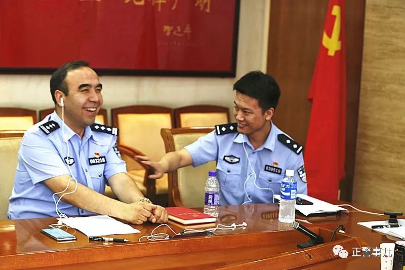 维吾尔族大叔：我在北京当警察！