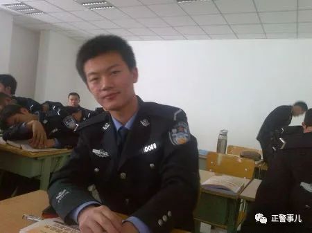 维吾尔族大叔：我在北京当警察！