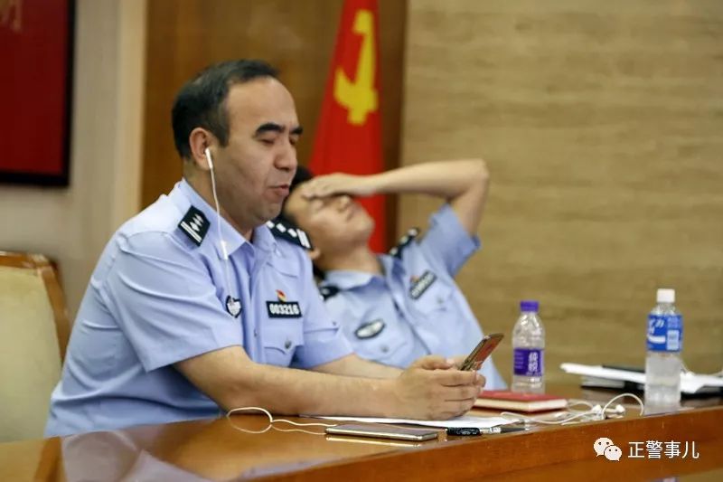 维吾尔族大叔：我在北京当警察！