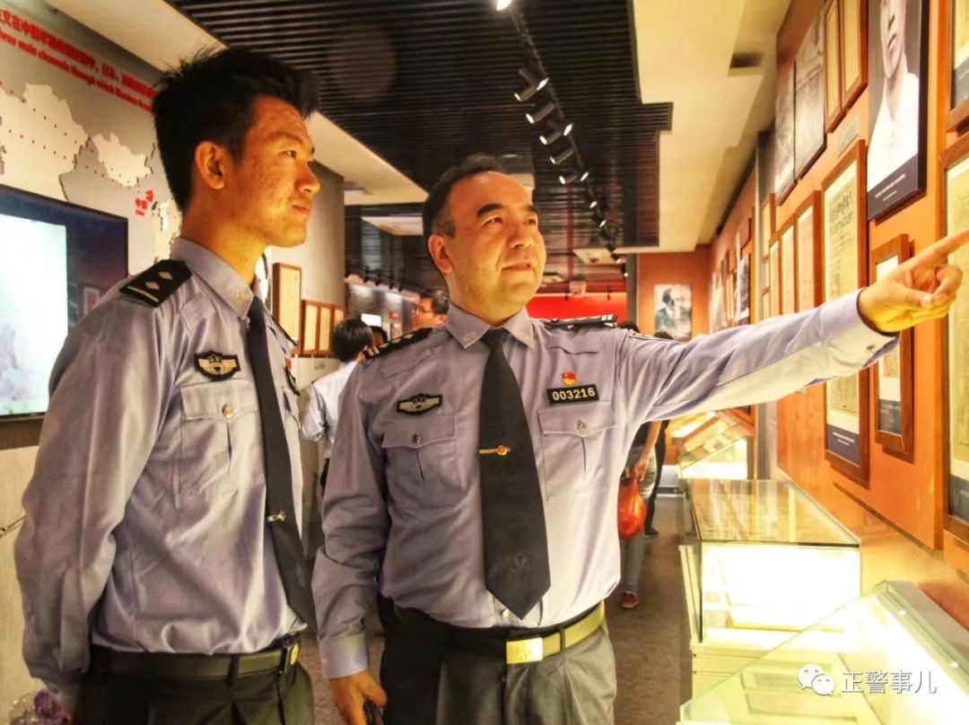 维吾尔族大叔：我在北京当警察！