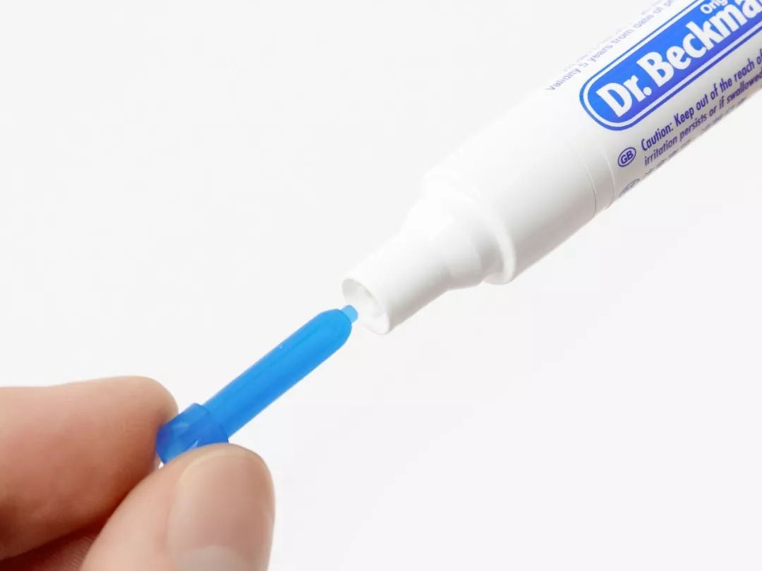 辣椒油弄到白色衣服上怎么去除,衣服滴上辣椒油酱汁怎么办