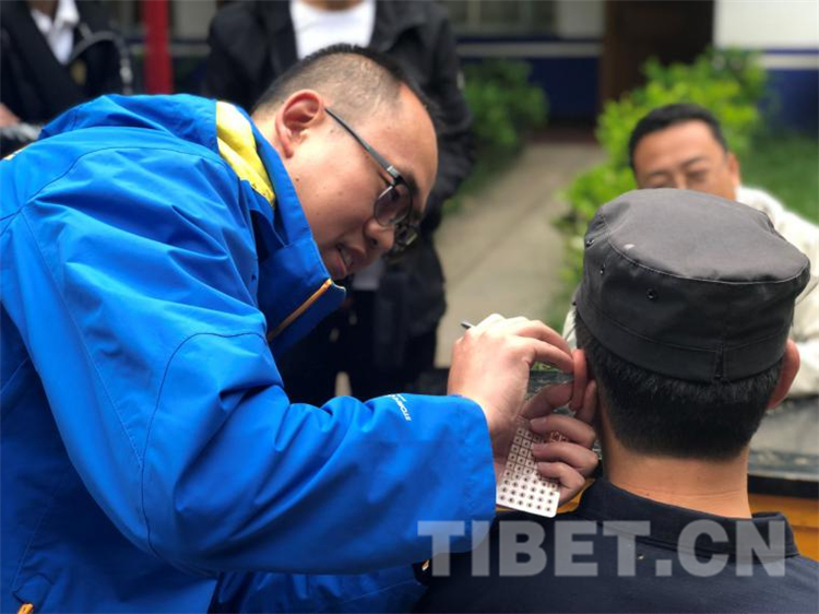 献爱心助脱贫捐款活动,爱心捐赠暖人心促脱贫