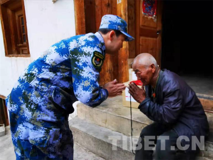 献爱心助脱贫捐款活动,爱心捐赠暖人心促脱贫