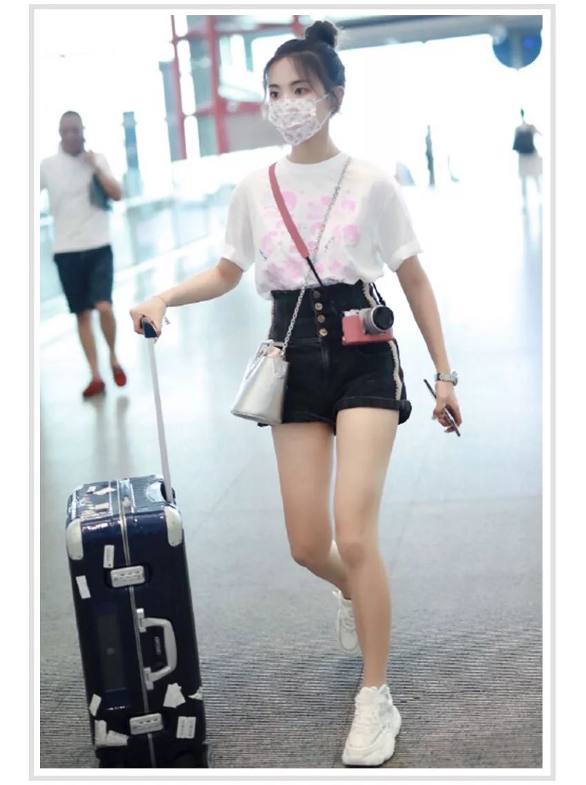 张子枫欧阳娜娜是真是假,张子枫给欧阳娜娜找衣服