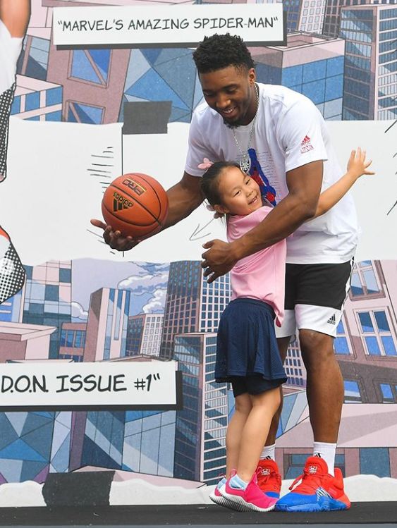 姑娘们，把NBA2K里的鞋拉出来溜溜