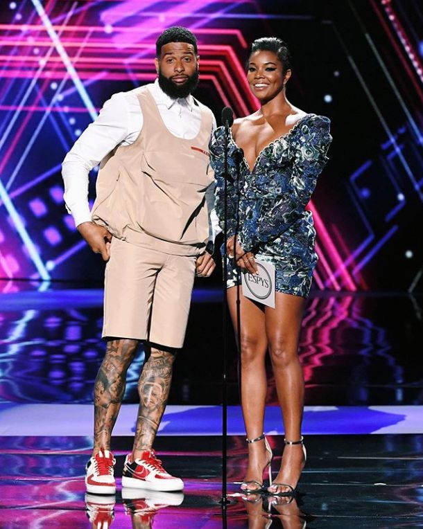 姑娘们，把NBA2K里的鞋拉出来溜溜