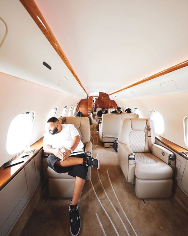 姑娘们，把NBA2K里的鞋拉出来溜溜