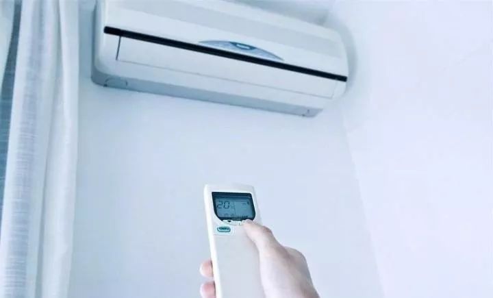 夏天房间开空调有臭味怎么解决,夏天空调有味换什么