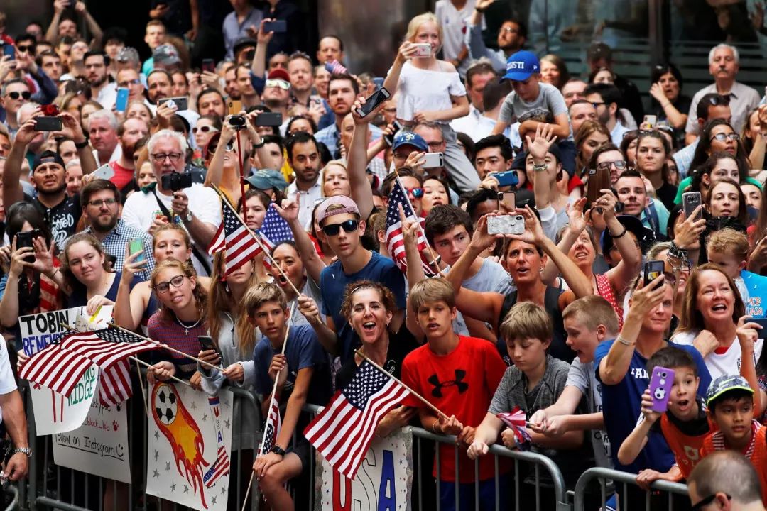 比起世界杯冠军，她们更希望获得和男人一样的权利