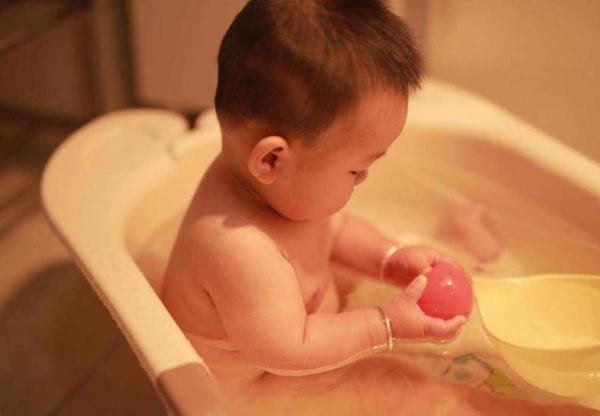 宝宝被蚊虫叮咬后有什么解决办法,宝宝被蚊虫叮咬后怎么处理