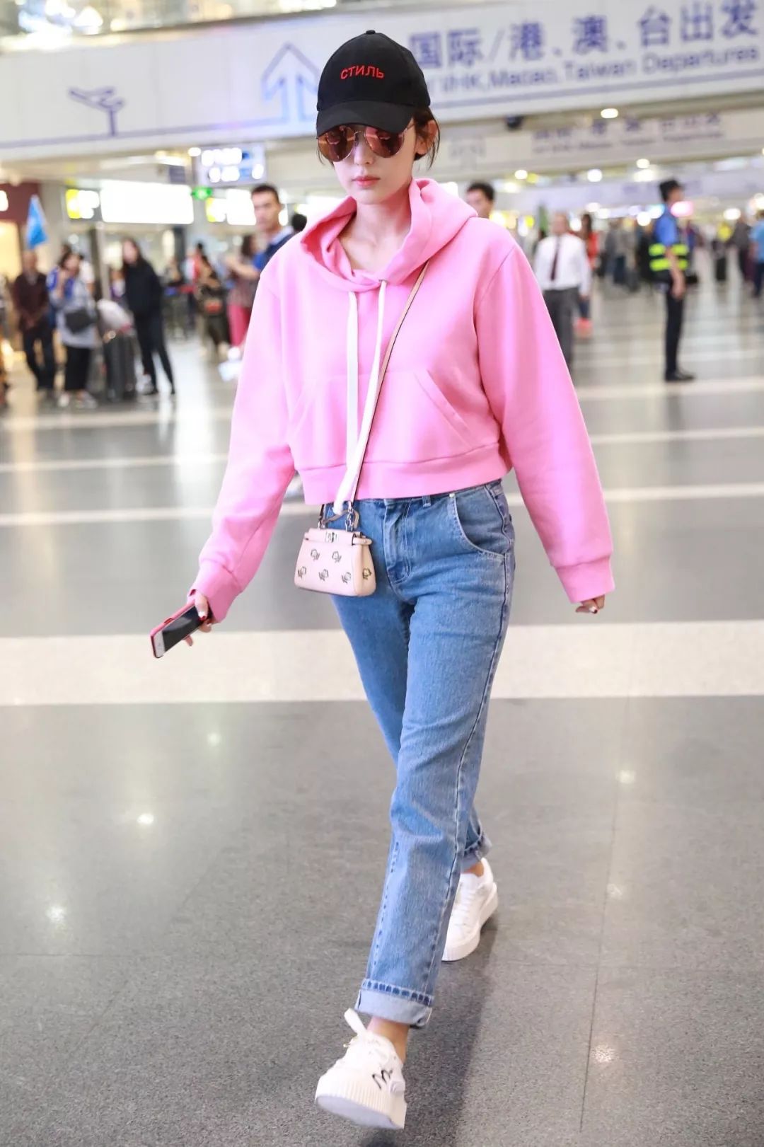 空调房里太冷怎么办,空调房太冷怎么办穿什么外套