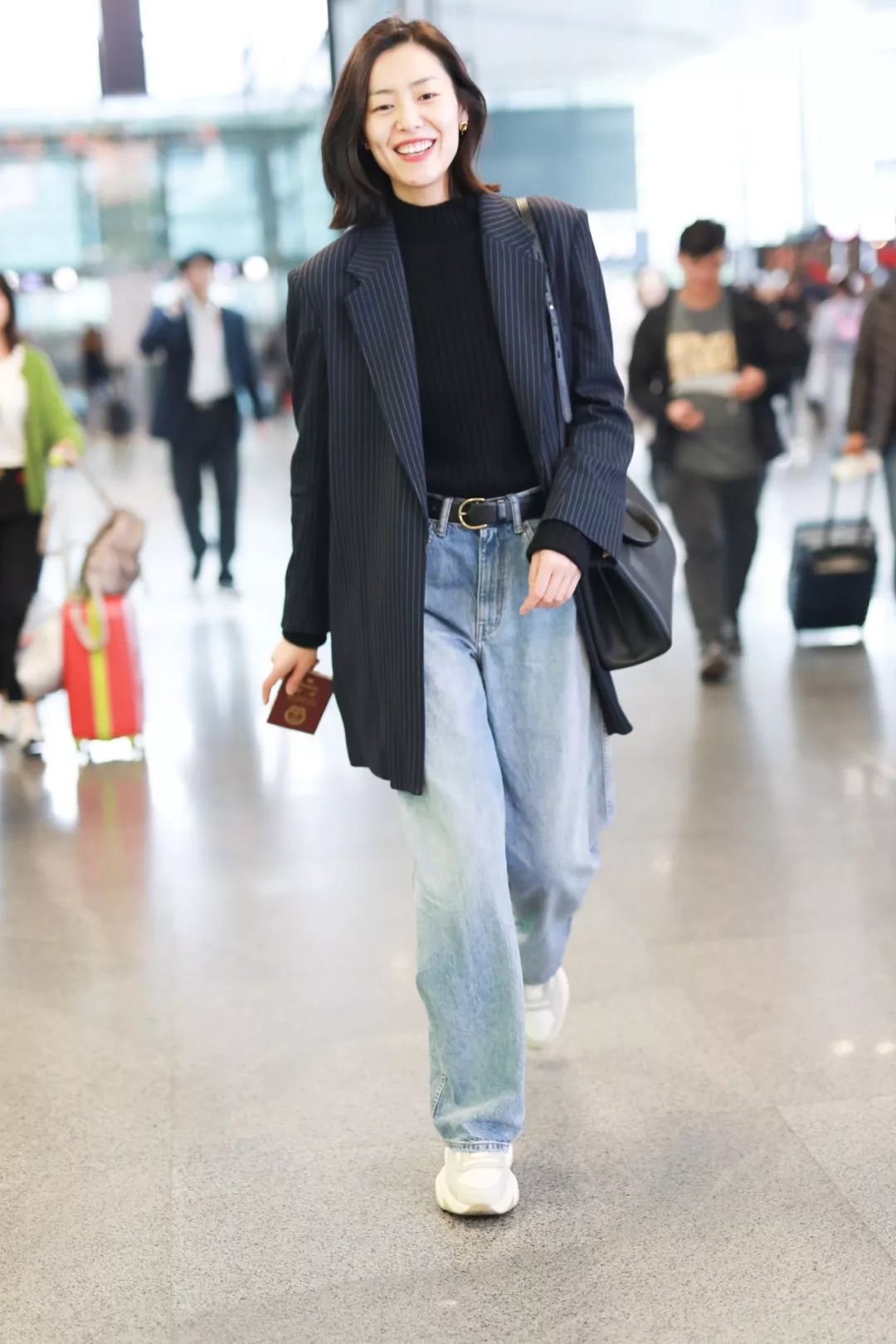 空调房里太冷怎么办,空调房太冷怎么办穿什么外套