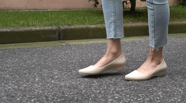 别再说雨鞋捂脚又显丑!有了它,增高显腿长!我天天盼着下雨