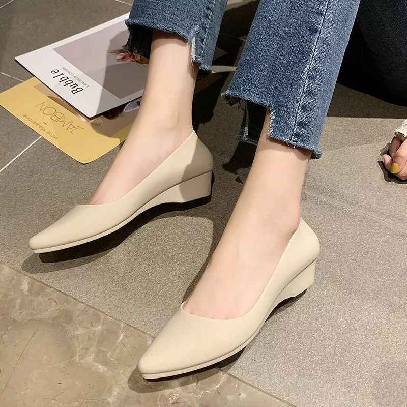 别再说雨鞋捂脚又显丑!有了它,增高显腿长!我天天盼着下雨