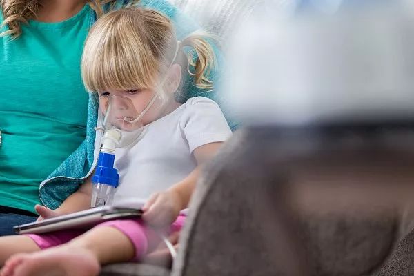 如何正确的给孩子做雾化,氧气雾化吸入法操作要点