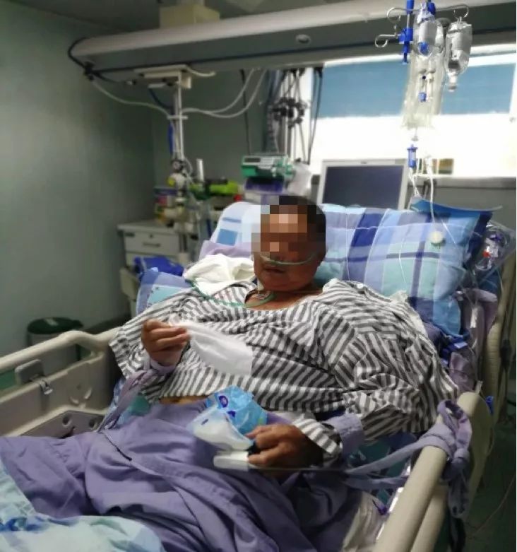 医生,我喝假酒中毒了!医生:接着喝!喝50度的!