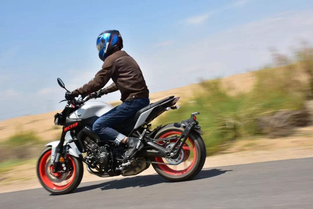 雅马哈mt-09试驾视频,试驾雅马哈MT-01