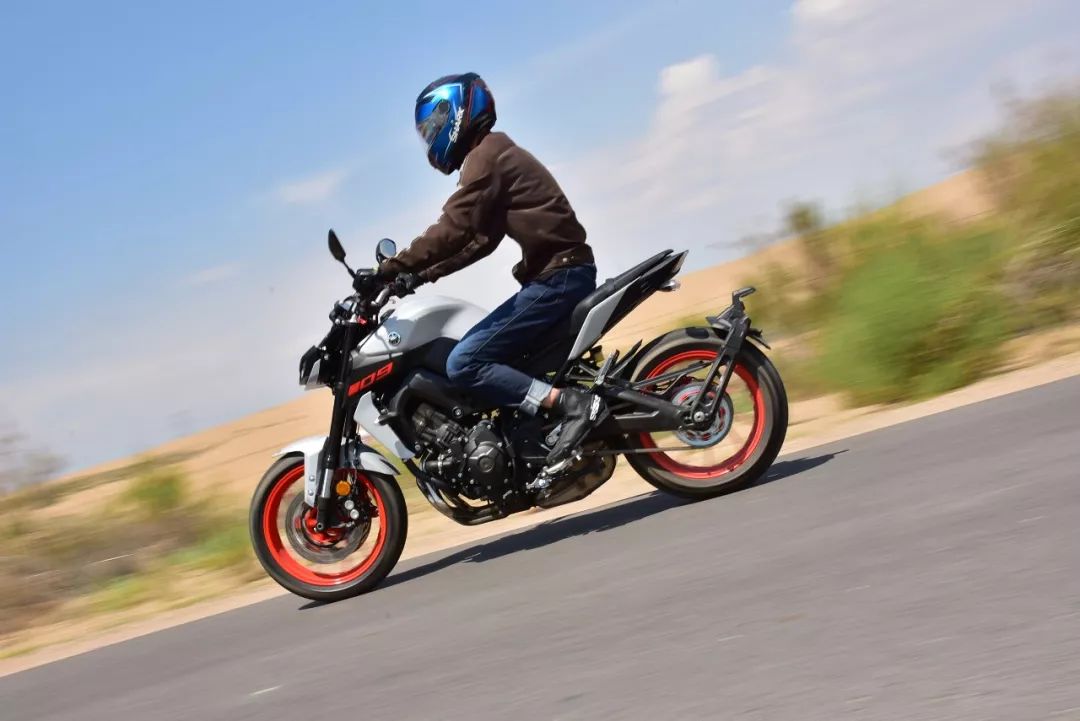 雅马哈mt-09试驾视频,试驾雅马哈MT-01