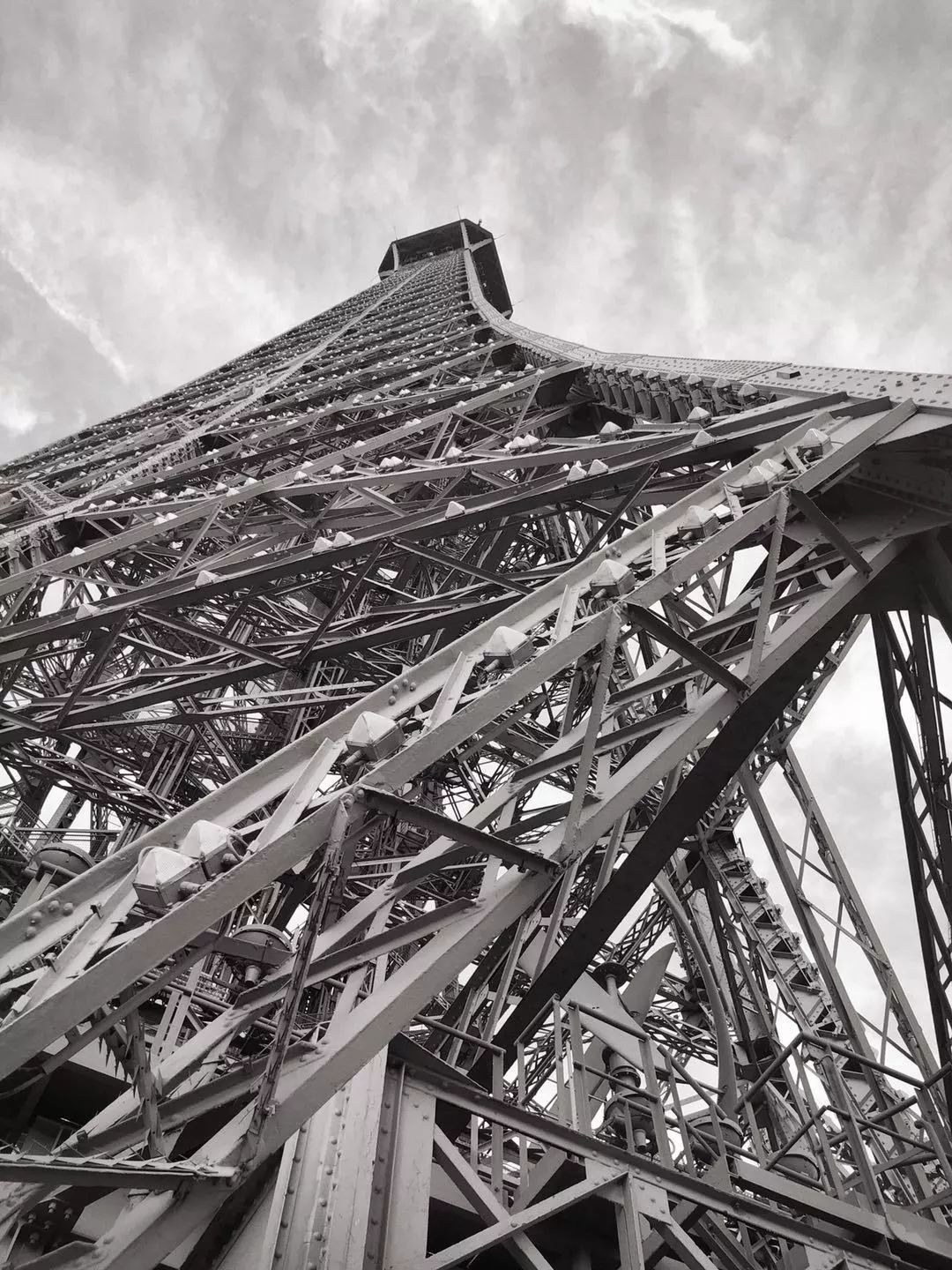 走出成都|幸运的人,才可以在巴黎自由迷失